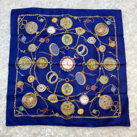 💙 GUCCI SILK SCARF AUTHENTIC - Picture 2 of 11